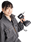 工具を持った女性